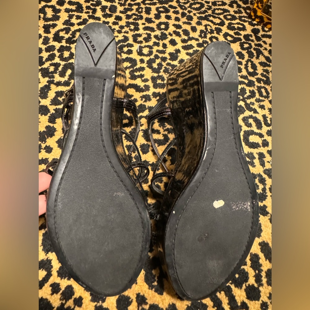 PRADA WEDGE STRAPPY LUXURIOUS SHOES US 8 BLK PATTON LEATHER NEW - Picture 6 of 10